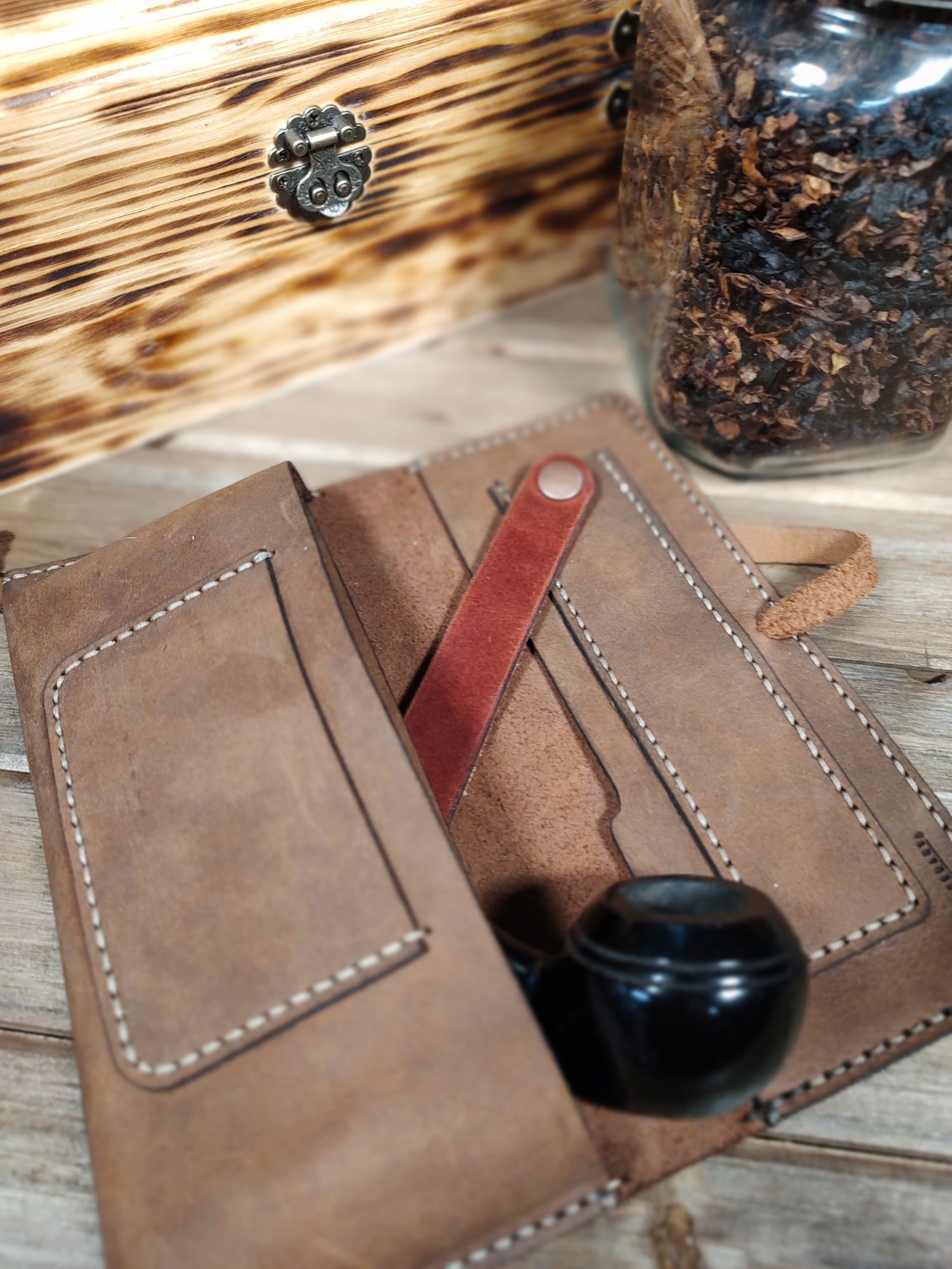 Geometric Stamped leather Tobacco pipe holder Stand Geometric Stamped leather Tobacco pipe holder Stand